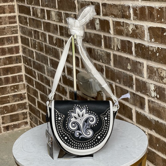 Montana West Handbags - Montana West Embroiderd Collection Crossbody